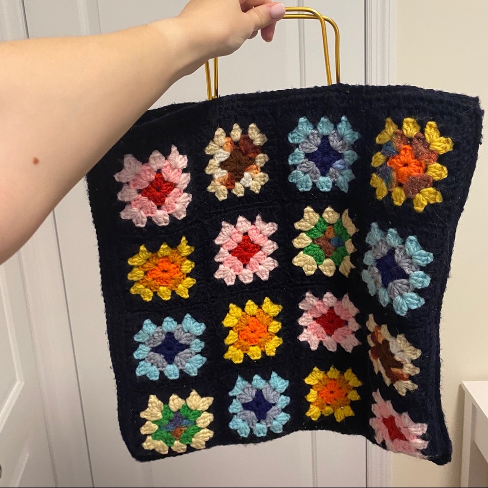 Crochet quilted tote bag with metal handle